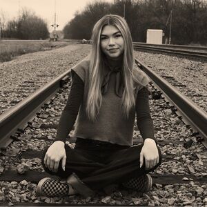 Meet your Posher, Elissa